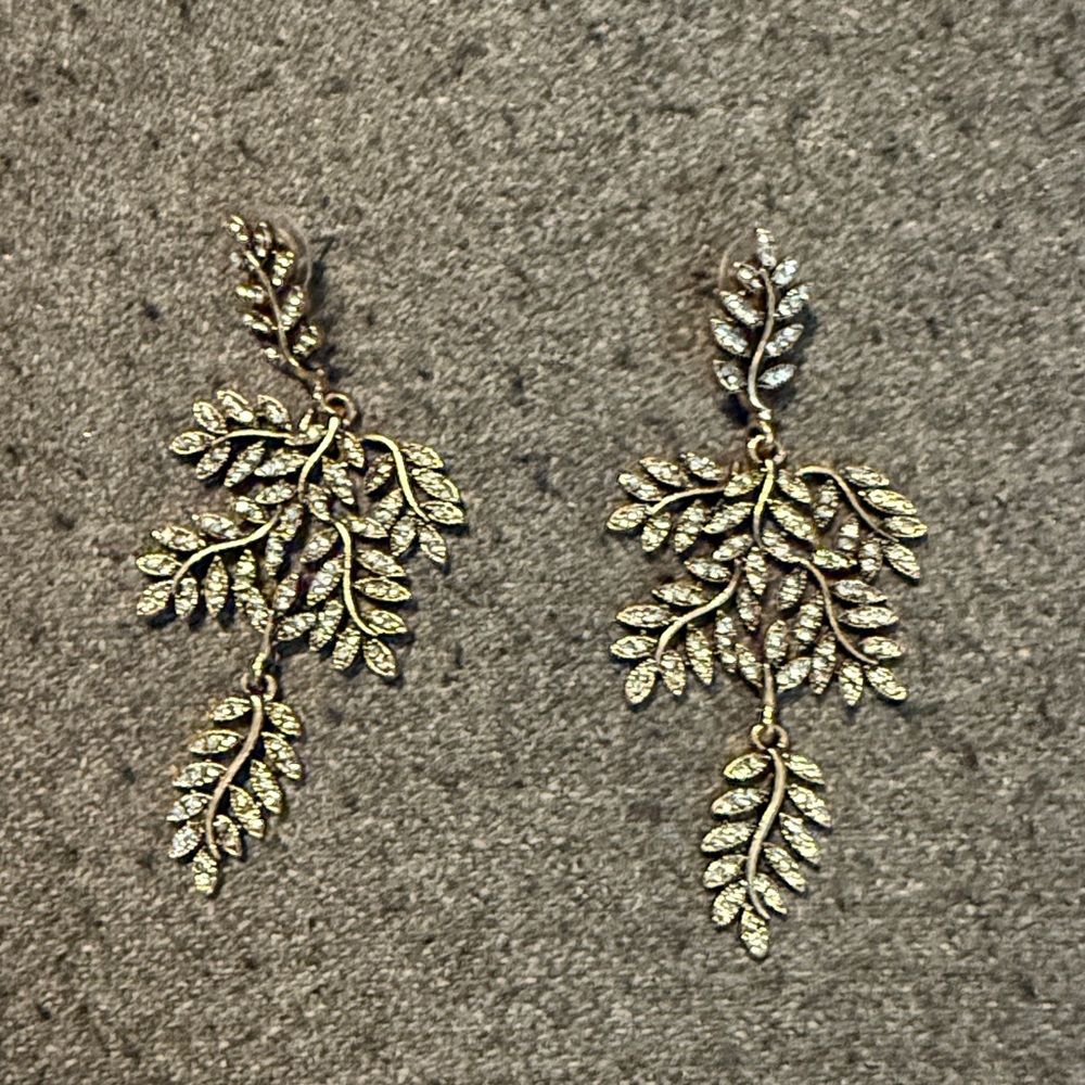 Leaf dangle earrings